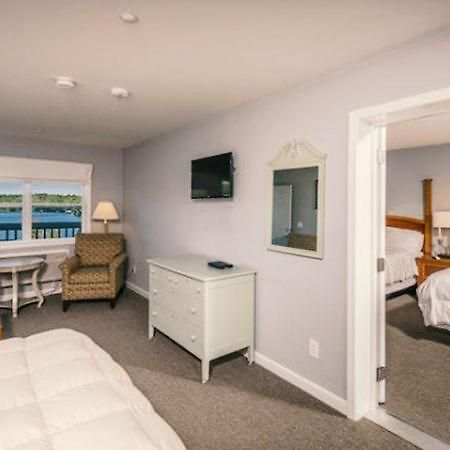 Crescent Lake Inn And Suites Wolfeboro Exterior foto