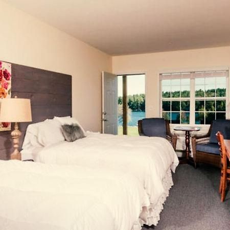 Crescent Lake Inn And Suites Wolfeboro Exterior foto
